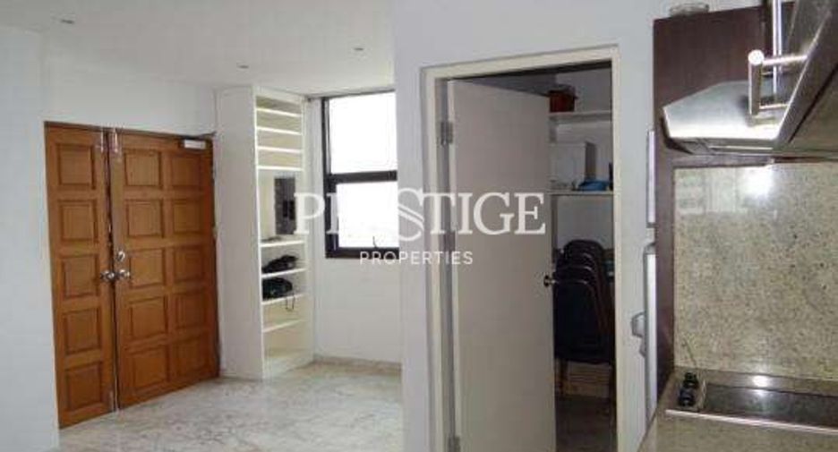 For rent 3 bedrooms condo in Pratumnak, Pattaya
