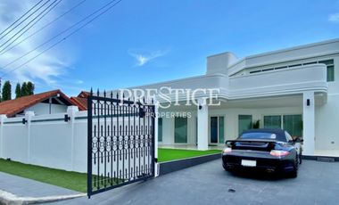 Casa en alquiler de 4 habitaciones en Jomtien, Pattaya