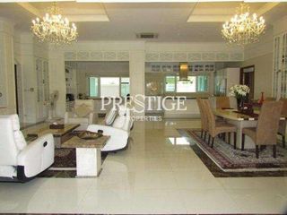 Haus zum Kauf mit 6 Zimmer in Bang Lamung, Chonburi