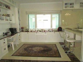 Haus zum Kauf mit 6 Zimmer in Bang Lamung, Chonburi