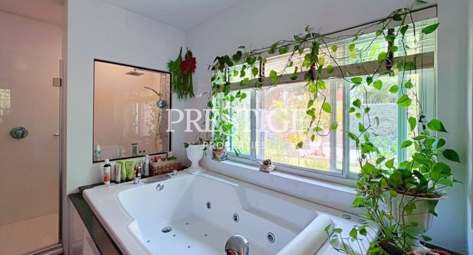 For sale 3 bedrooms house in Jomtien, Pattaya