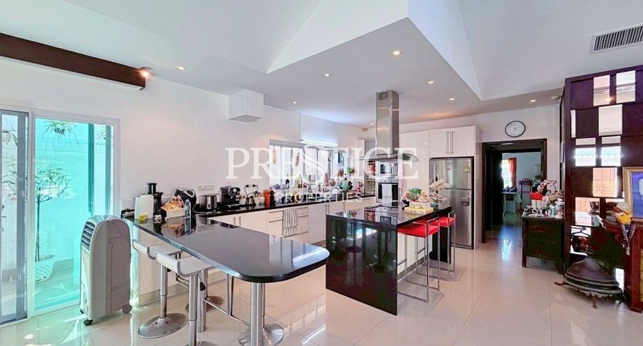 For sale 3 bedrooms house in Jomtien, Pattaya
