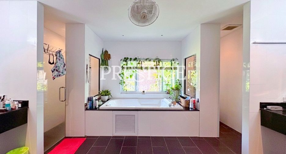 For sale 3 bedrooms house in Jomtien, Pattaya