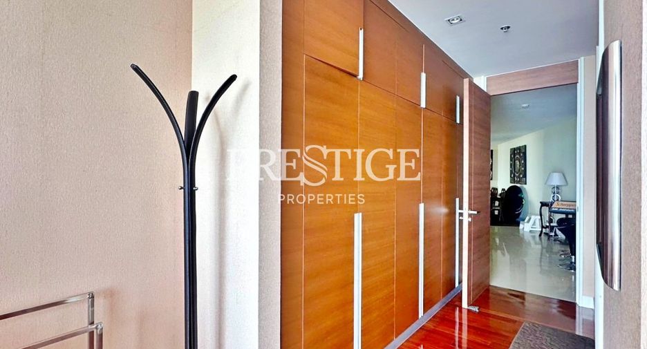 For rent 3 bedrooms condo in Bang Lamung, Chonburi