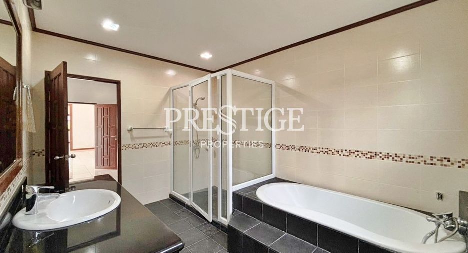 Haus zum Kauf mit 5 Zimmer in Bang Lamung, Chonburi
