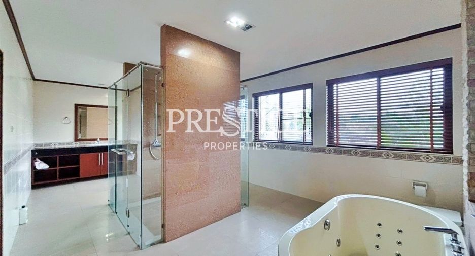 Haus zum Kauf mit 5 Zimmer in Bang Lamung, Chonburi