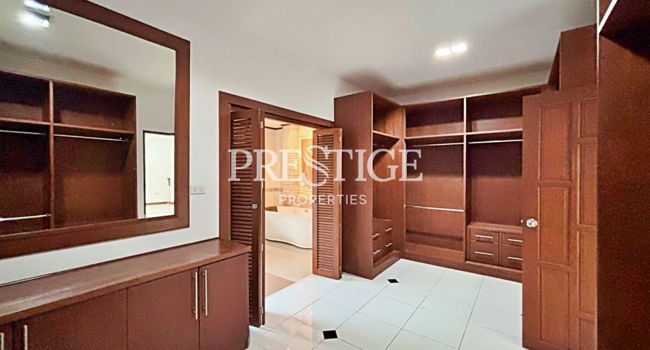 Haus zum Kauf mit 5 Zimmer in Bang Lamung, Chonburi