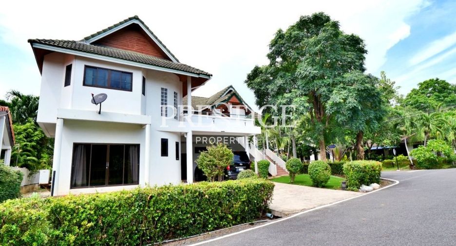 Casa en alquiler de 4 habitaciones en Sattahip, Chonburi