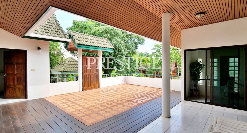 Casa en alquiler de 4 habitaciones en Sattahip, Chonburi