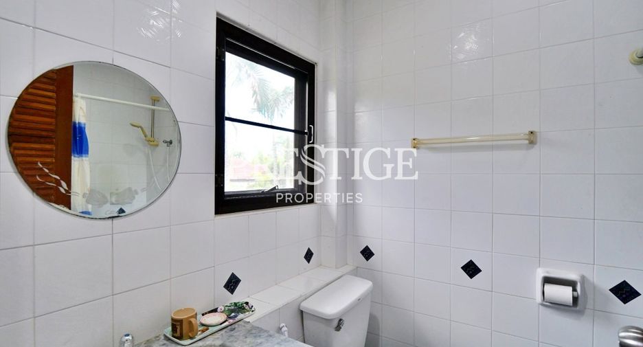 Casa en alquiler de 4 habitaciones en Sattahip, Chonburi