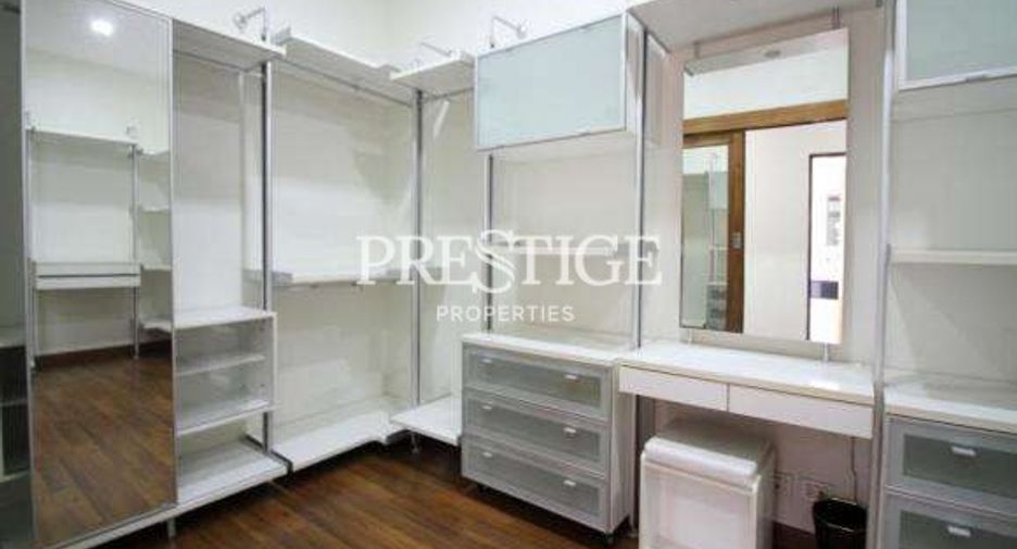 Haus zum Kauf mit 4 Zimmer in Bang Lamung, Chonburi