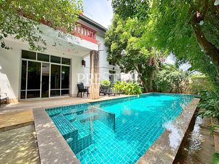 For rent and for sale 4 bedrooms house in Jomtien, Pattaya