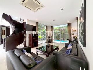 For rent and for sale 4 bedrooms house in Jomtien, Pattaya