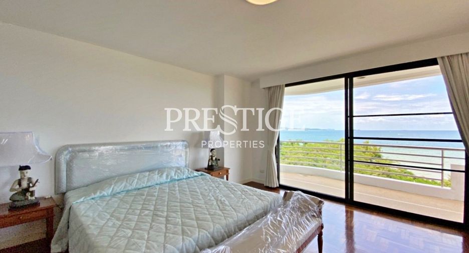 For sale 3 bedrooms condo in Pratumnak, Pattaya