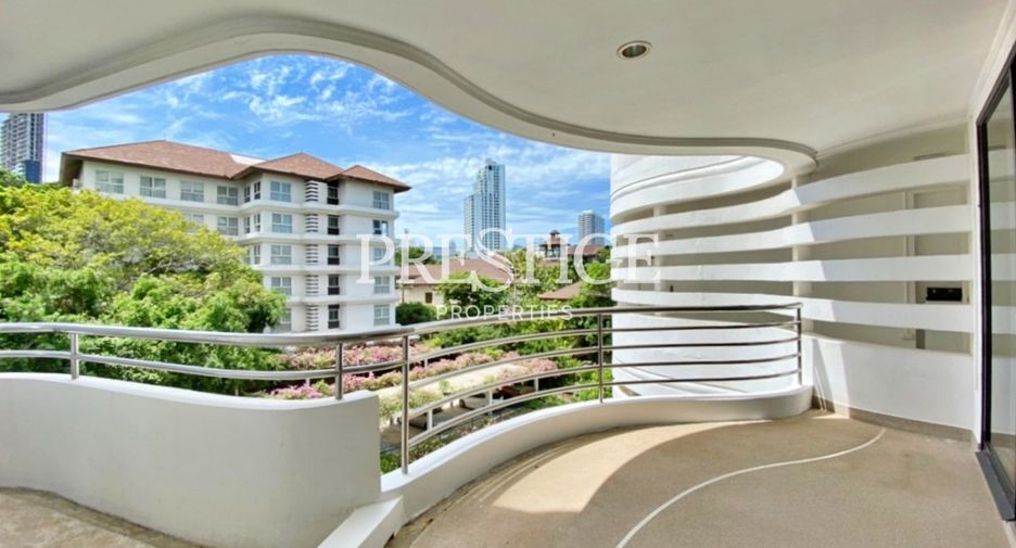 For sale 3 bedrooms condo in Pratumnak, Pattaya