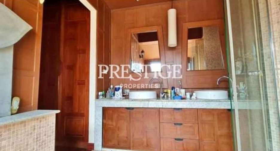 For sale 4 bedrooms house in Bang Lamung, Chonburi