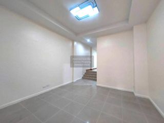 For sale 4 bedrooms townhouse in Prawet, Bangkok