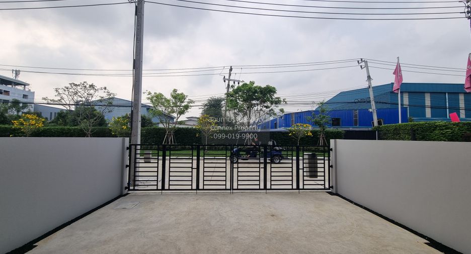 For sale 3 bedrooms townhouse in Prawet, Bangkok