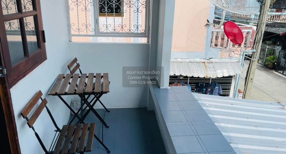 For sale 2 bedrooms townhouse in Bang Kapi, Bangkok