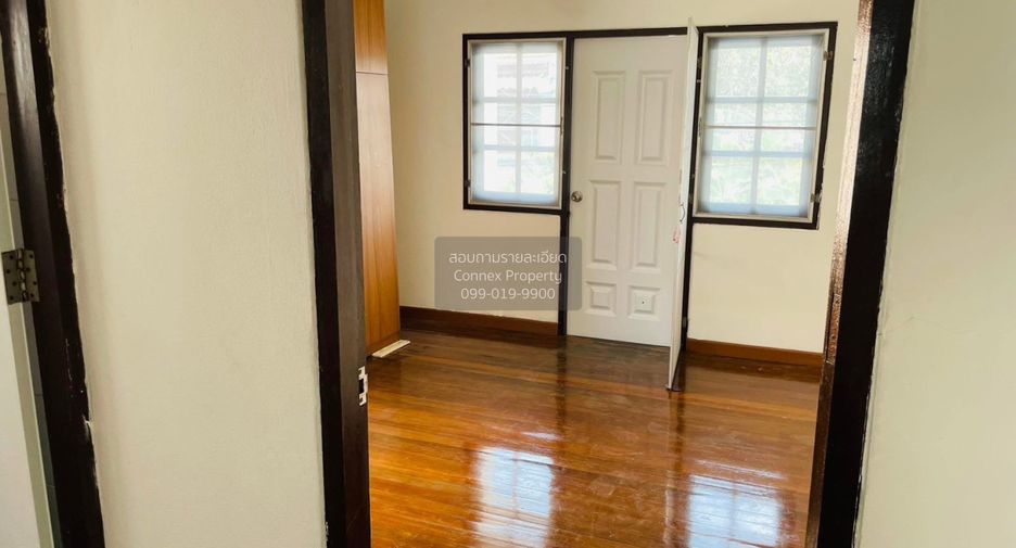For sale 2 bedrooms townhouse in Bang Kapi, Bangkok