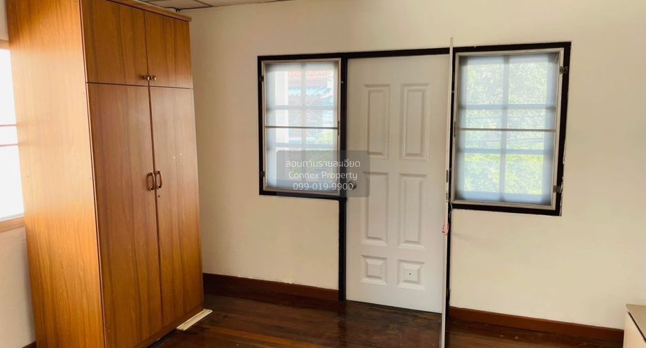 For sale 2 bedrooms townhouse in Bang Kapi, Bangkok