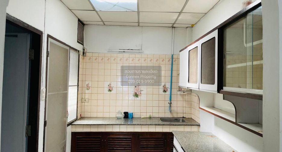 For sale 2 bedrooms townhouse in Bang Kapi, Bangkok