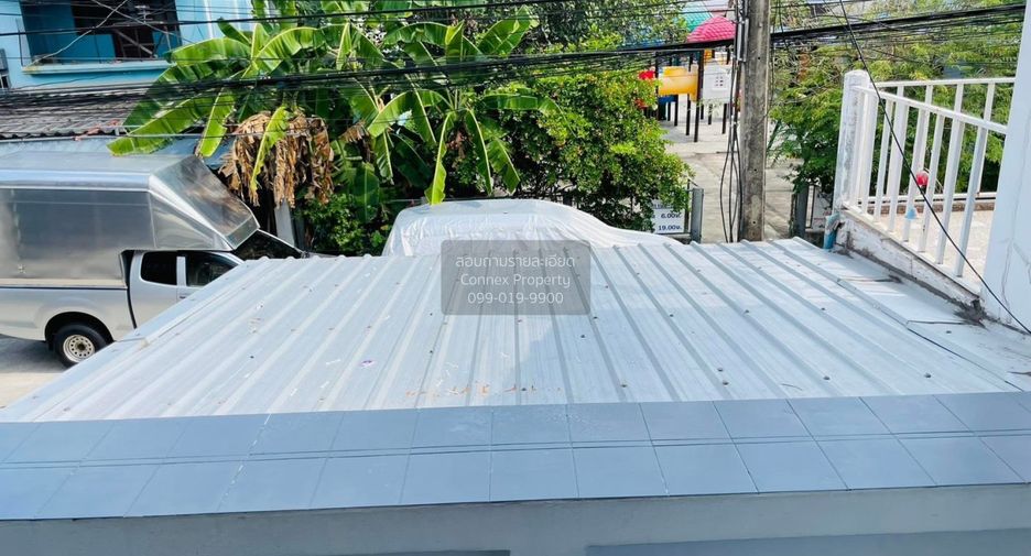 For sale 2 bedrooms townhouse in Bang Kapi, Bangkok