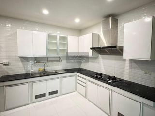 Casa adosada en venta de 3 habitaciones en Saphan Sung, Bangkok