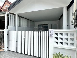 出售 2 卧室 联排别墅 在 Bang Khun Thian, 曼谷