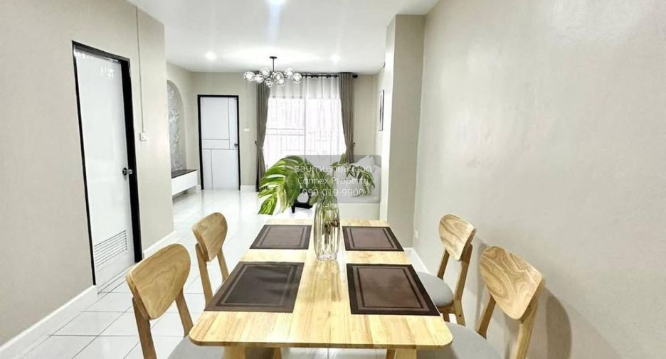 For sale 2 bedrooms townhouse in Bang Khun Thian, Bangkok