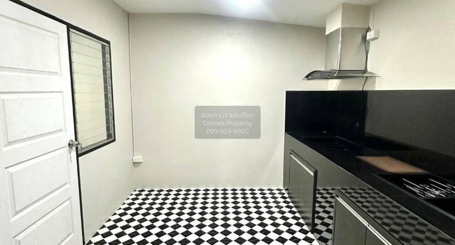 For sale 2 bedrooms townhouse in Bang Khun Thian, Bangkok