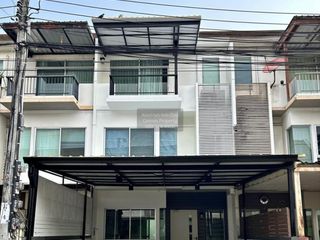 For sale 3 ベッドルーム townhouse in Khan Na Yao, Bangkok
