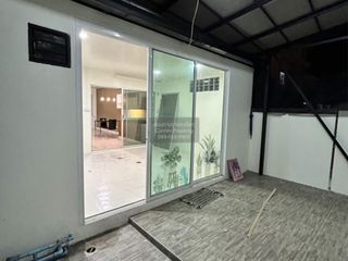 For sale 3 ベッドルーム townhouse in Khan Na Yao, Bangkok