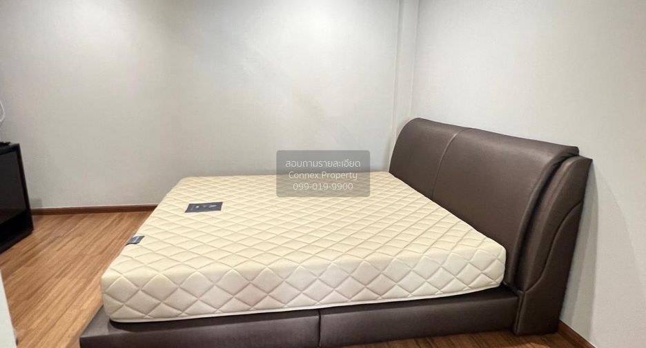 For sale 4 bedrooms townhouse in Lat Krabang, Bangkok