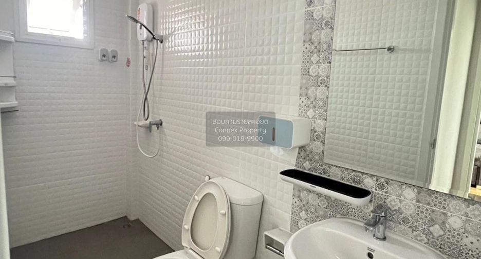 For sale 4 bedrooms townhouse in Lat Krabang, Bangkok