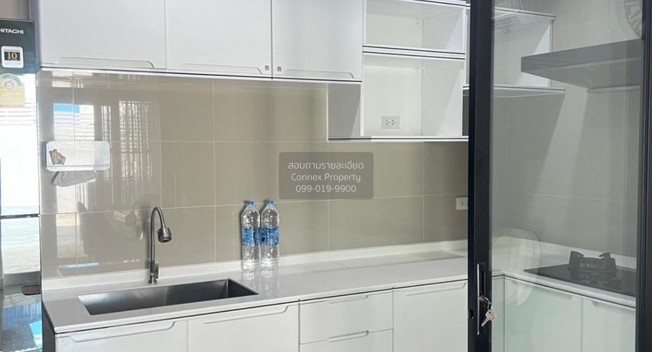 For sale 4 bedrooms townhouse in Lat Krabang, Bangkok