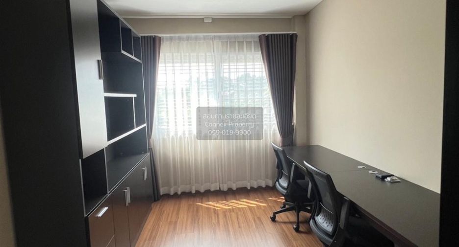 For sale 4 bedrooms townhouse in Lat Krabang, Bangkok