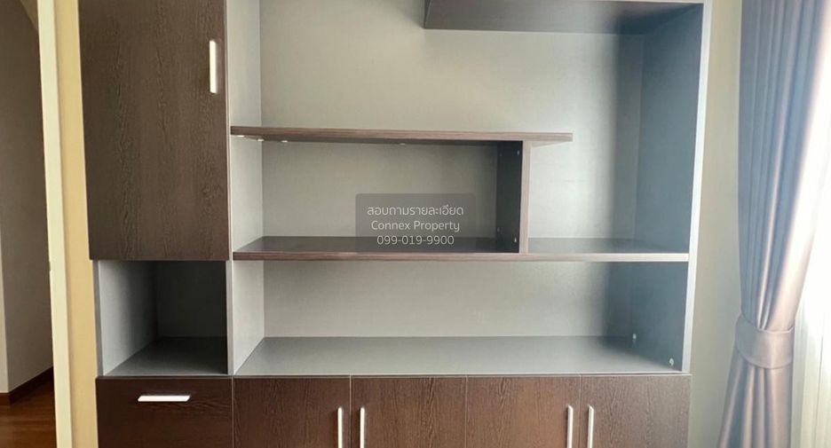 For sale 4 bedrooms townhouse in Lat Krabang, Bangkok