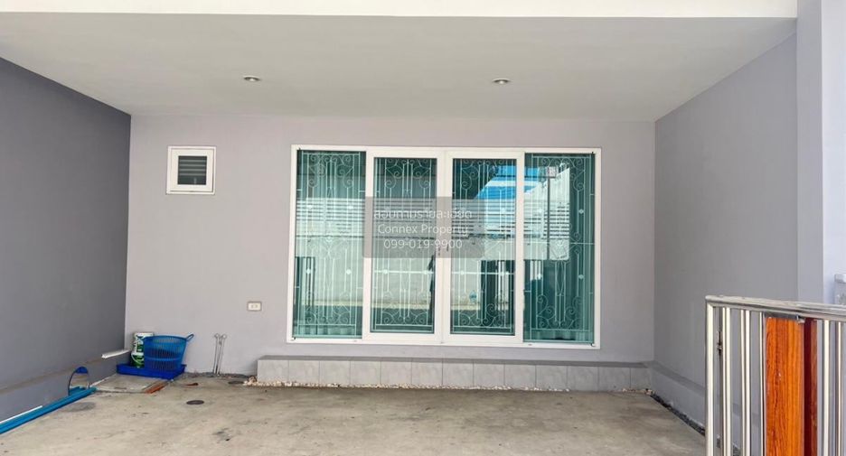 For sale 4 bedrooms townhouse in Lat Krabang, Bangkok