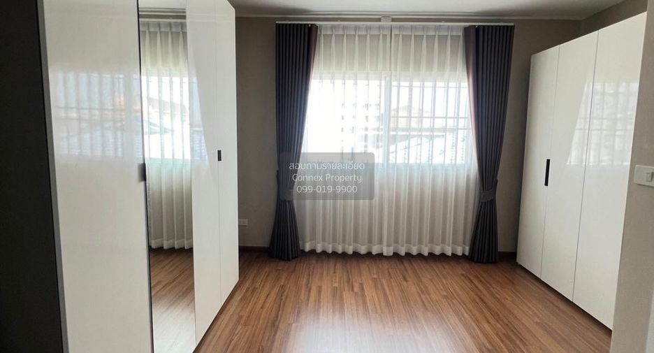 For sale 4 bedrooms townhouse in Lat Krabang, Bangkok