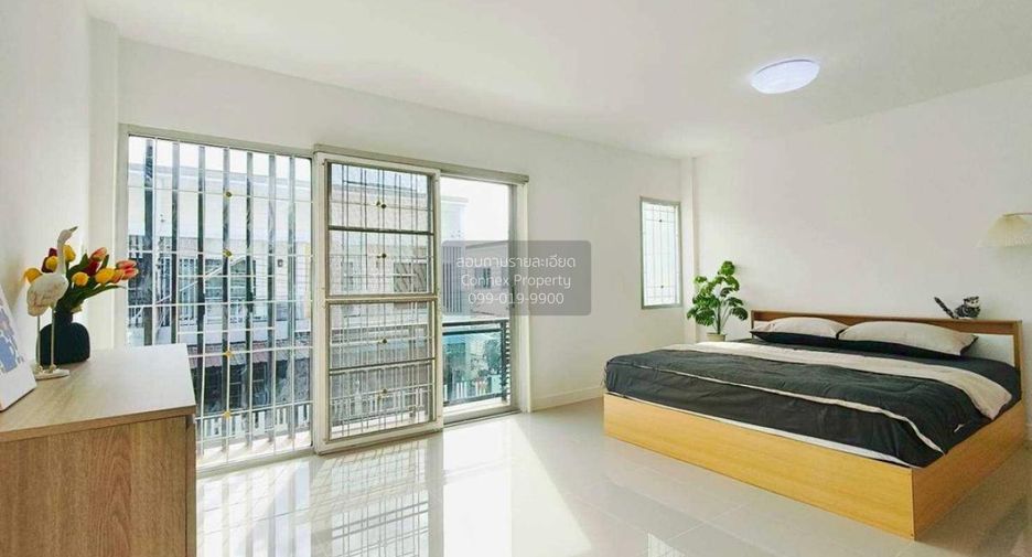 For sale 3 bedrooms townhouse in Min Buri, Bangkok