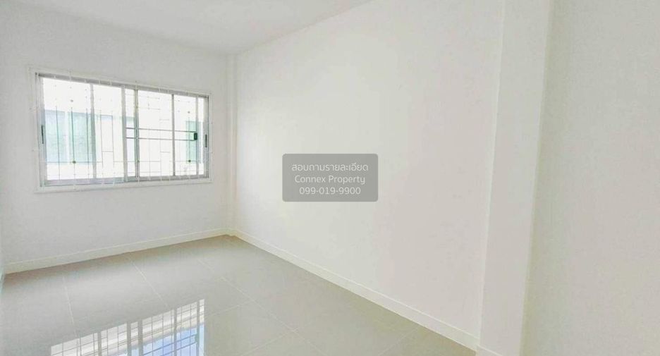 For sale 3 bedrooms townhouse in Min Buri, Bangkok