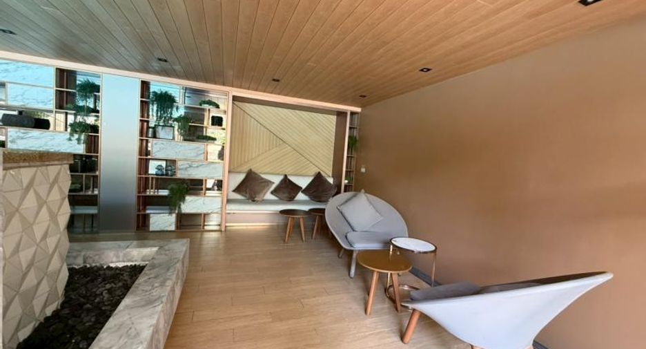 For sale 1 bed condo in Phra Khanong, Bangkok