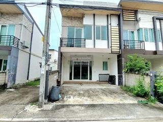 For sale 4 bedrooms townhouse in Bang Khun Thian, Bangkok