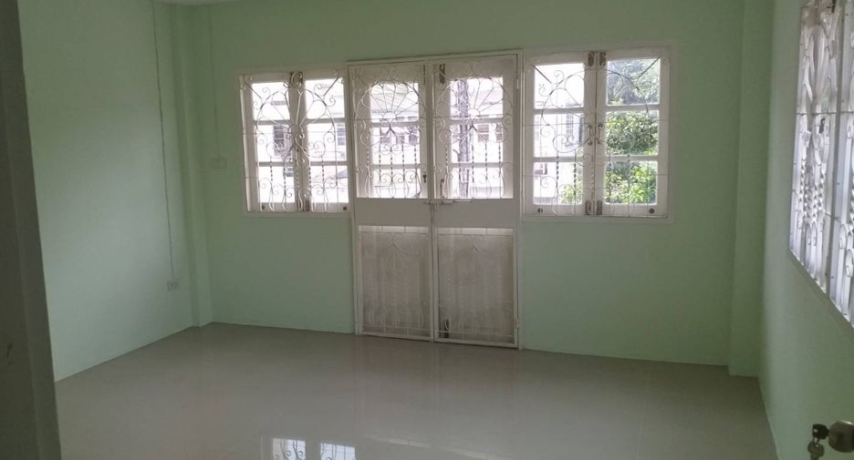 For sale 4 bedrooms townhouse in Bang Khen, Bangkok