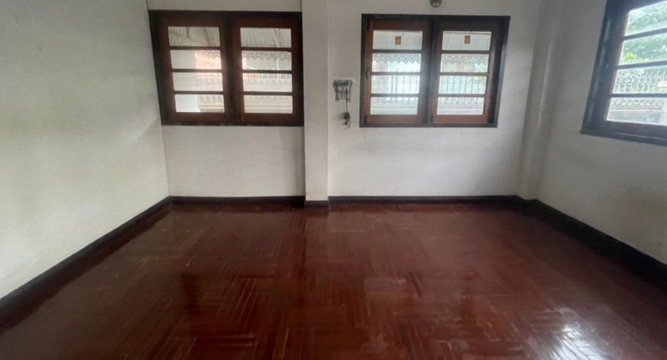 For sale 3 bedrooms house in Bang Sue, Bangkok