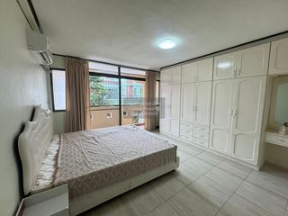 出租 4 卧室 联排别墅 在 Wang Thong Lang, 曼谷