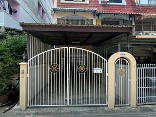 出租 4 卧室 联排别墅 在 Wang Thong Lang, 曼谷