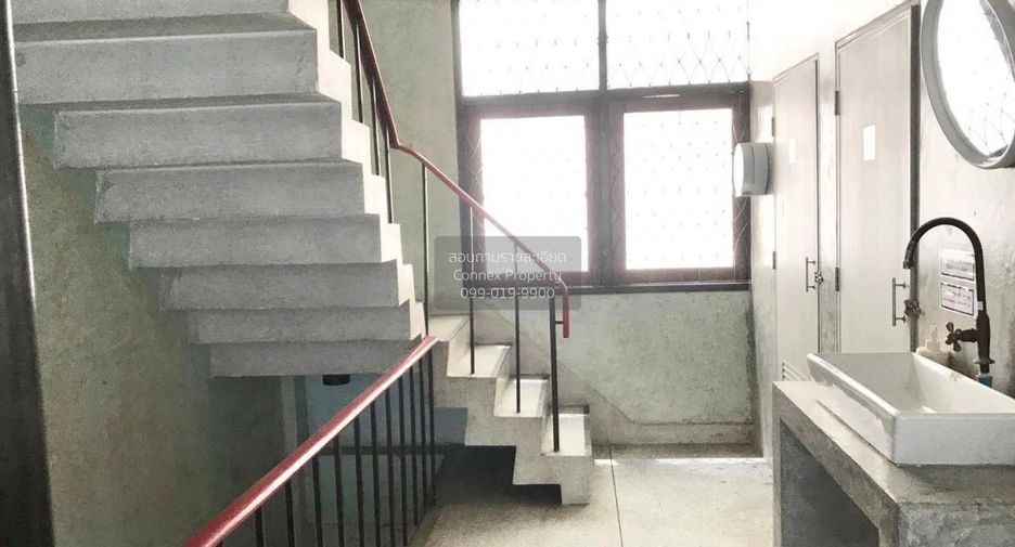 出租 5 卧室 联排别墅 在 沙吞, 曼谷