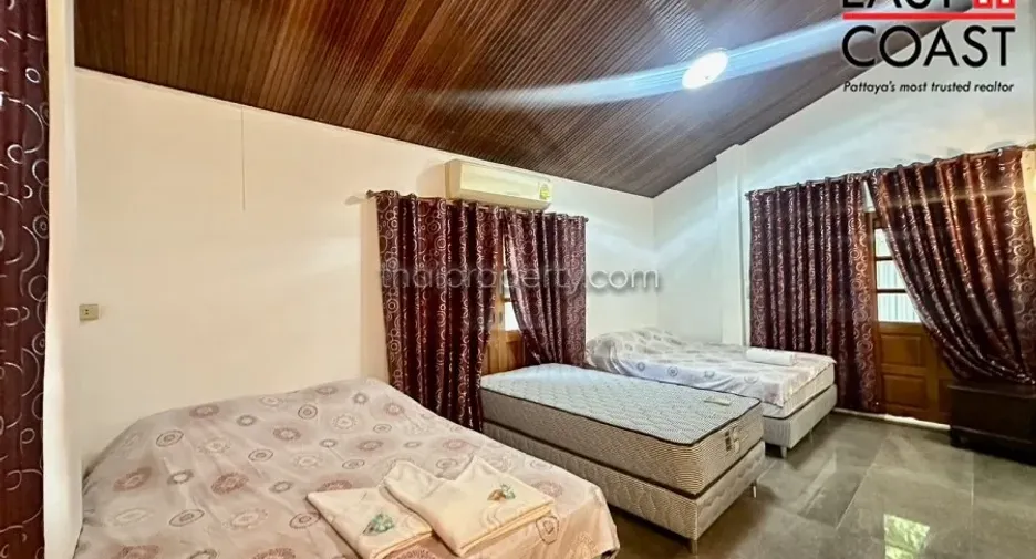 Casa en alquiler de 4 habitaciones en Jomtien, Pattaya